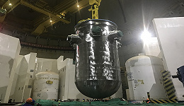 华龙一号全球首堆压力容器吊装成功 进入关键部件全面安装阶段