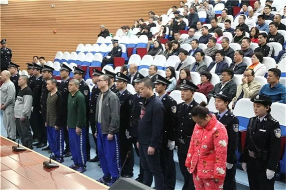 山西闻喜县一民警因组织他人多次盗墓,非法持有枪支获刑20年