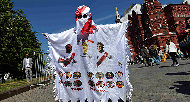 【世界杯手札2】在戒严封闭的红场外，等待36年的秘鲁人开始狂欢