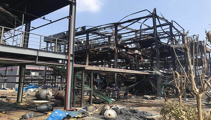 厂区被炸毁的钢结构建筑 摄影：蒋渝沄