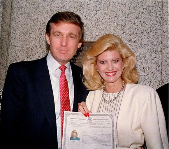  标题特朗普和第一任妻子伊凡娜（Ivana Trump）