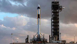 私人航天公司SpaceX的载人飞船首次发射升空