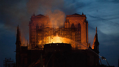 巴黎圣母院大火：一场社交时代的“文明冲突”