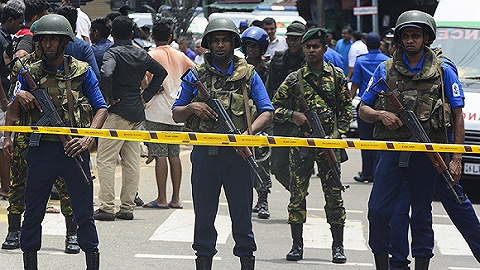 斯里兰卡出动8000军力追捕嫌犯，不排除在逃人员再次发动袭击