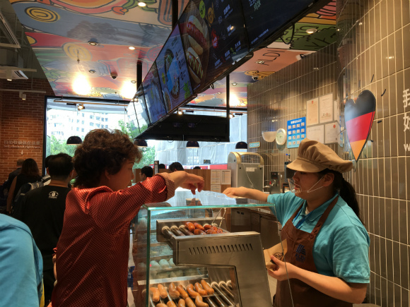 ALDI收银区设置了不少即食产品。 ALDI收银区设置了不少即食产品。