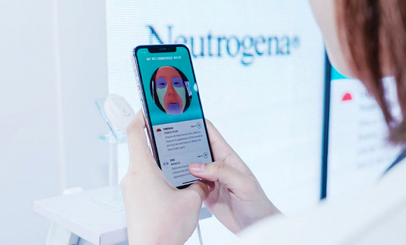 MaskiD™用户也需要通过App扫描获取用户脸部特征数据