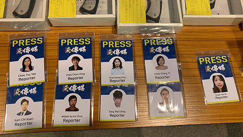 香港警方在铜锣湾及西环拘捕11人 缴获大量假记者证