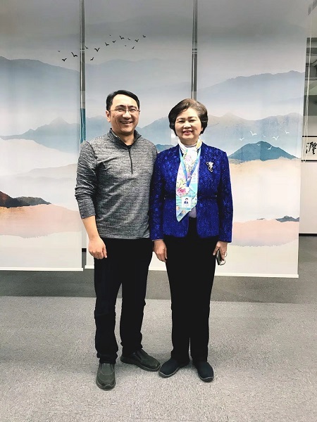 郑杰和母亲李兰娟院士的合照.jpeg