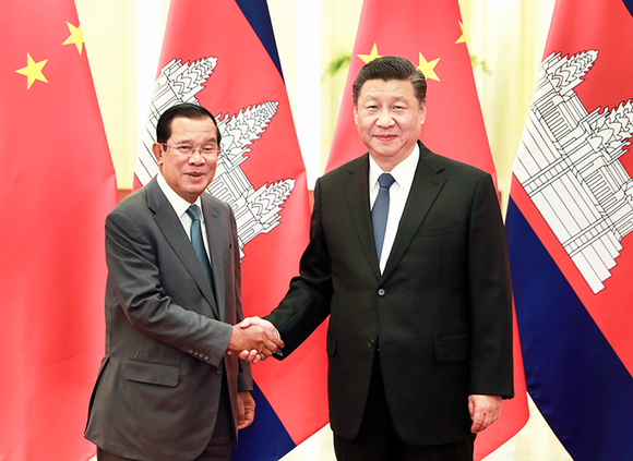 2月5日,国家主席习近平在北京人民大会堂会见柬埔寨首相洪森。