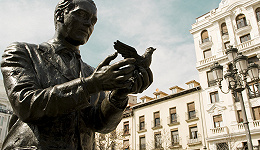 西班牙诗人洛尔迦：我想要留下提琴与坟墓，华尔兹的绸带 | 一诗一会