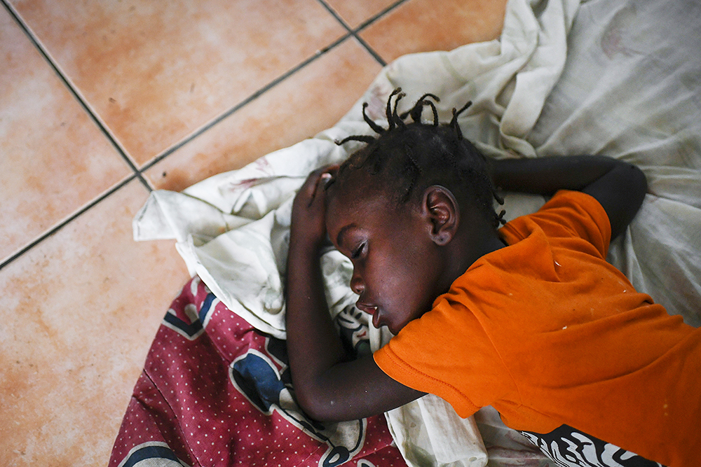 【图集】海地地震已致近两千人遇难,54万名儿童受到严重影响