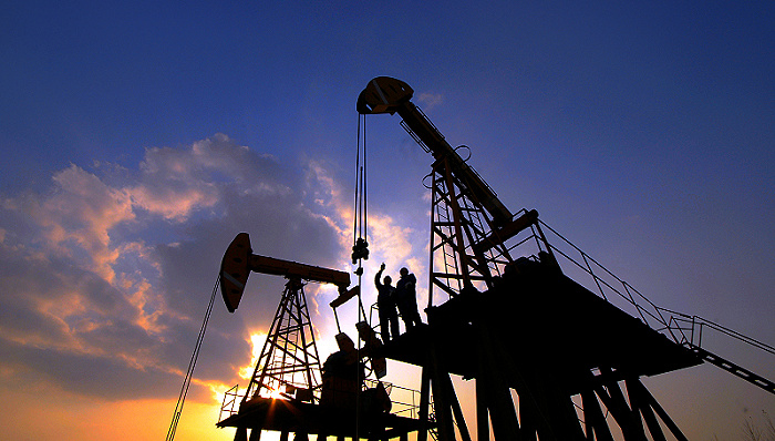美国联合多国释放原油储备，国际油价缘何不跌反涨？