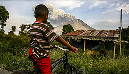 【图集】火山灰覆盖村庄，岩浆照亮黑夜：生活在火山旁的人们