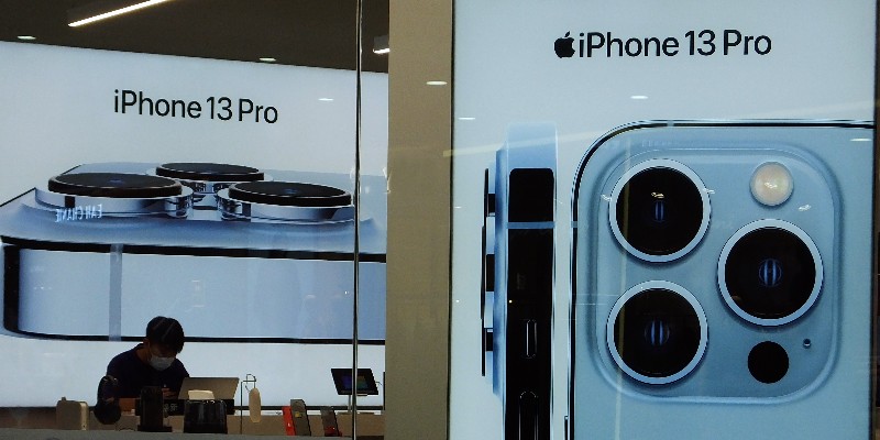 Apple tops China’s smartphone sales after six-year hiatus-Jiemian Global