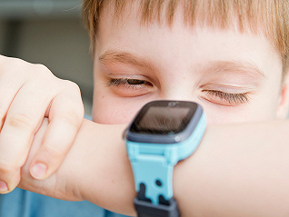 低配儿童智能手表存风险：可能会成为“行走的偷窥器”| 科技315