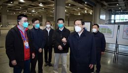 毫不放松、坚决果断！李强检查方舱医院建设和生活物资保供，看望慰问驰援上海的各方医疗队伍