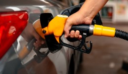 国内成品油价迎年内第八涨，加满一箱油多花11元