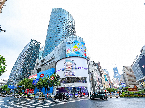 潮流玩具正在成为一种生活方式，泡泡玛特全球最大旗舰店落地南京路