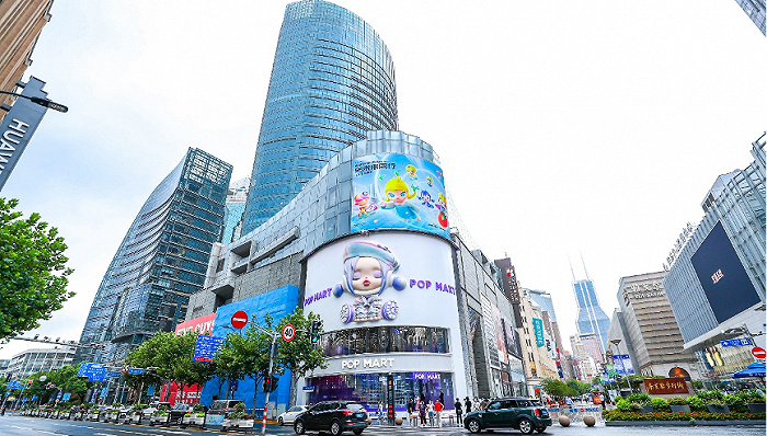 潮流玩具正在成为一种生活方式，泡泡玛特全球最大旗舰店落地南京路