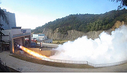 真空型液氧甲烷火箭发动机完成首次全系统热试车，为国内推力最大