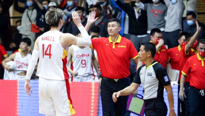 中国男篮击败巴林晋级世界杯，杜锋总结带队三年或将告别