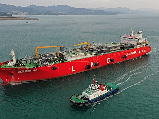 中国自主研制！全球最大LNG运输加注船完成首船加注