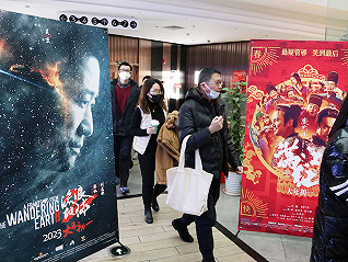 为什么《流浪地球2》票房不如《满江红》，从人口流动数据看电影市场的新动向