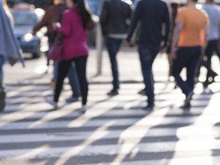 地方新闻精选 | 2022年河南省常住人口减少11万人 广西贺州步头大桥桥面坍塌
