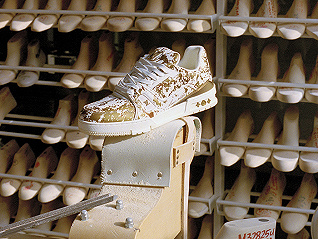 路易威登發布“白色畫布：LV Trainer運動鞋合作系列”，盟可睞Moncler + Rick Owens天才系列創意登場 | 是日美好事物