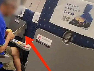 網傳老人在高鐵上用菜刀削蘋果，武漢鐵路局回應