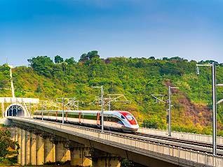 东南亚首条高铁开通：中印尼合建，全线采用中国标准