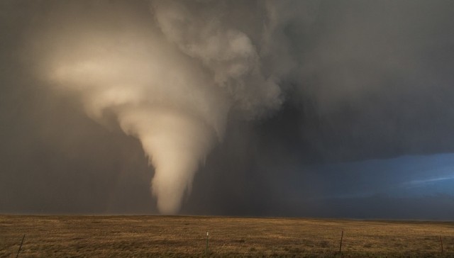 江苏两地突发龙卷风致10人遇难8人受伤，6800余人受灾