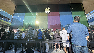 iPhone 15今日正式发售，门店依然排长队，苹果在中国将开一家新店