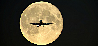 數千個賞月航班推出，透過舷窗“一覽圓月”