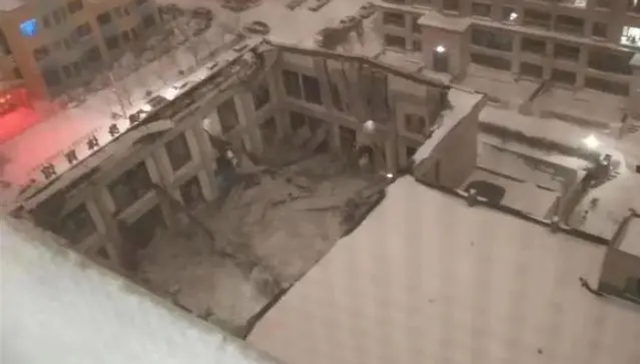 黑龙江一体育馆发生雪中坍塌，知情者：2人获救被送医