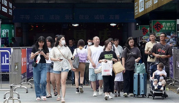 反向消费，香港人拖着行李箱在深圳买买买
