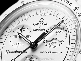 斯沃琪純白Moonswatch史努比月相腕表致敬經典，寶格麗推出全新手繪風格Octo Finissimo系列 | 當周腕表