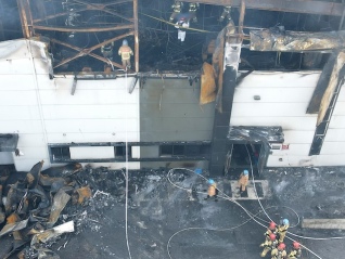 19名中国人在韩国电池厂火灾中遇难，韩国制造越来越依赖外国劳力