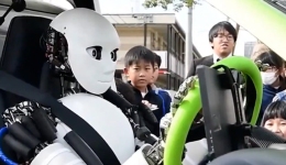 日本管机器人开车叫自动驾驶？马斯克看了两眼一黑