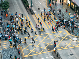 香港澳門外來人口持續(xù)流入，年中人口微升