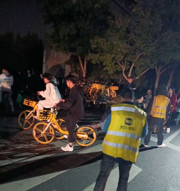 万事达虚拟卡:郑州大学生集体夜骑到开封火了，跨城的共享单车该怎么办？ · 科技-万事达