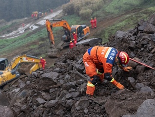 地方新闻精选 | 筠连山体滑坡存在二次垮塌风险 山东55岁交警被人驾车冲撞牺牲