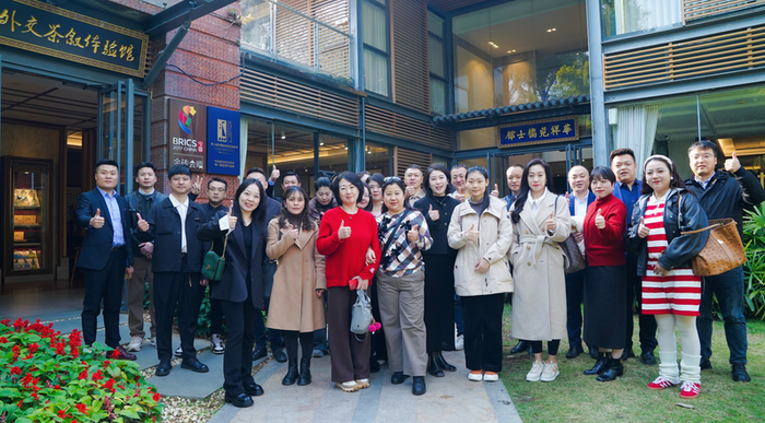 https://img2.jiemian.com/101/original/20250226/import_1740556407788220170016_a700xH.png