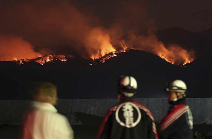 日本50年来最严重山火持续，或被定为“特大灾害”