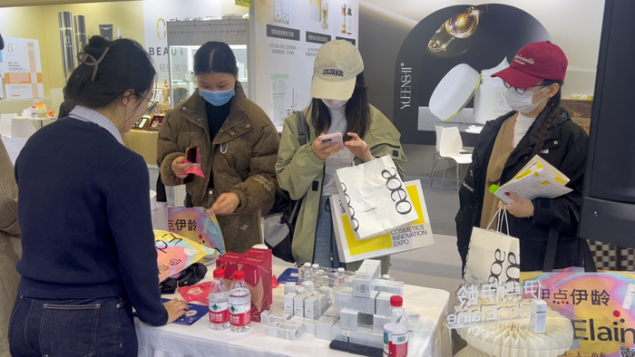 https://img2.jiemian.com/101/original/20250306/import_1741223852949020170011_a700xH.png