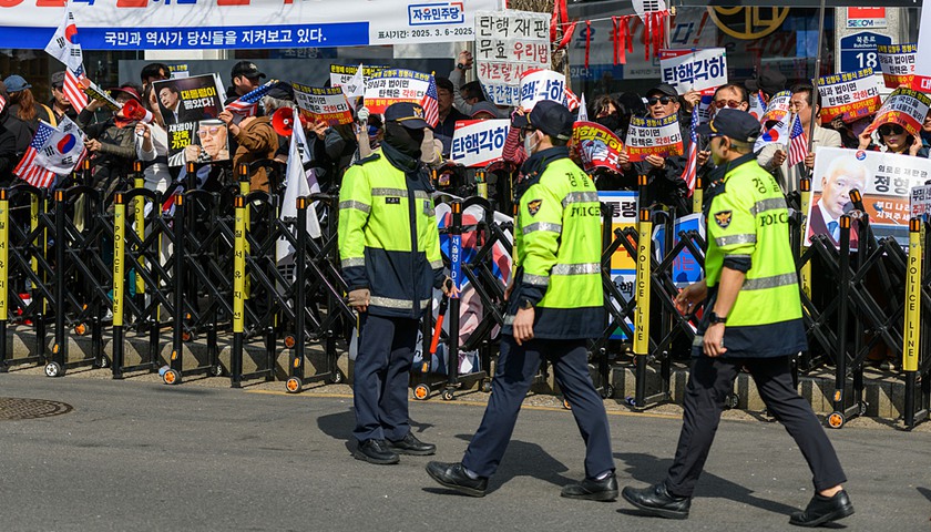 派2万名警察、发紧急令，韩国对尹锡悦案判决严阵以待