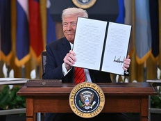 朱迪斯·巴特勒发文批判特朗普行政令，揭露Facebook内幕的新书畅销 | 文化周报