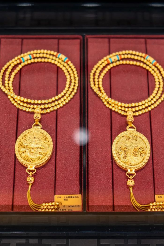https://img2.jiemian.com/101/original/20250410/import_1744266640769920170011_a700xH.jpg