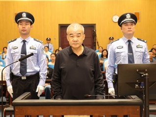 结交“政治骗子”跑官买官，新疆政协原副主席窦万贵被控受贿2.29亿