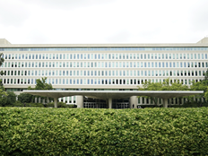 美政府大规模裁员持续，中情局裁1200人、环保署裁减员工至45年来最低水平